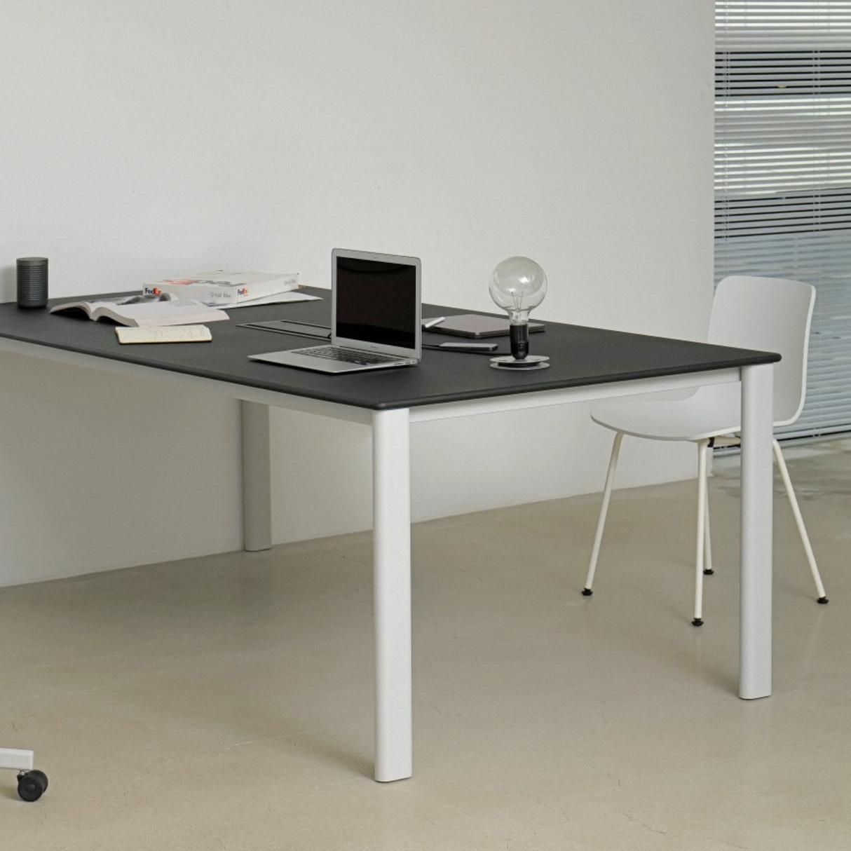 rareraw・RRW MEETING TABLE