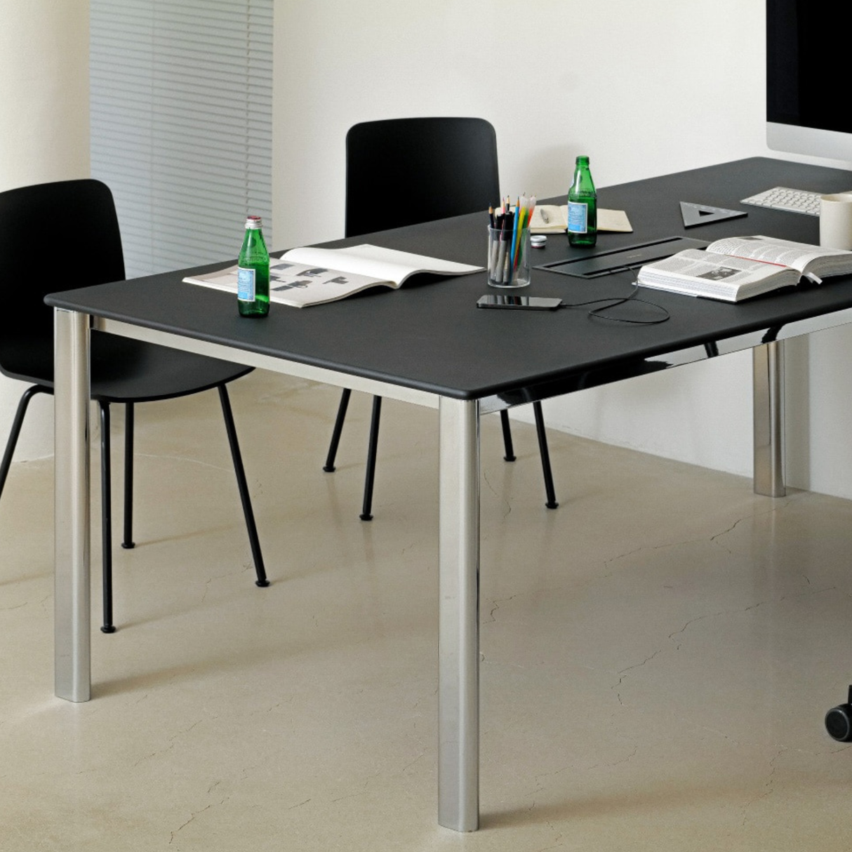 rareraw・RRW MEETING TABLE