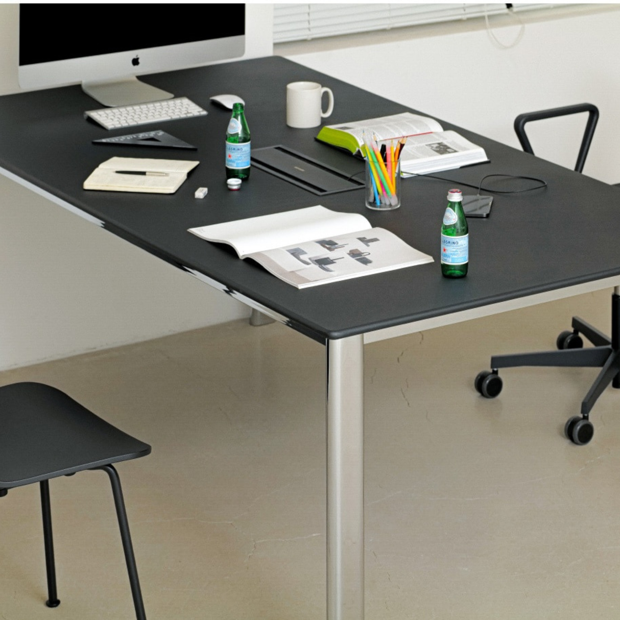 rareraw・RRW MEETING TABLE