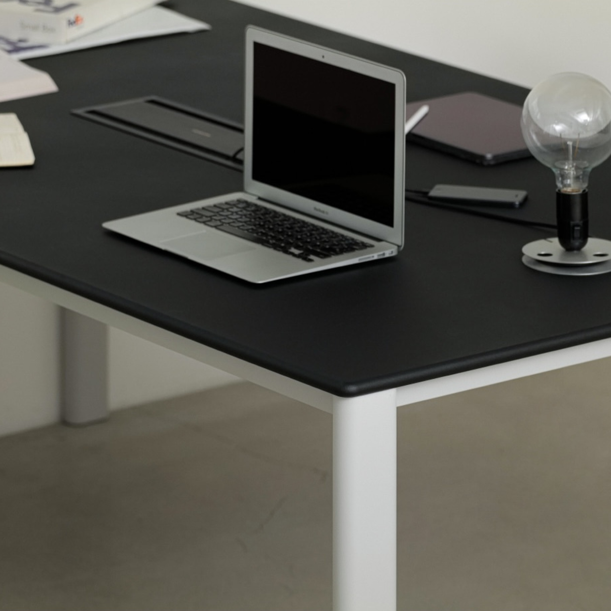 rareraw・RRW MEETING TABLE