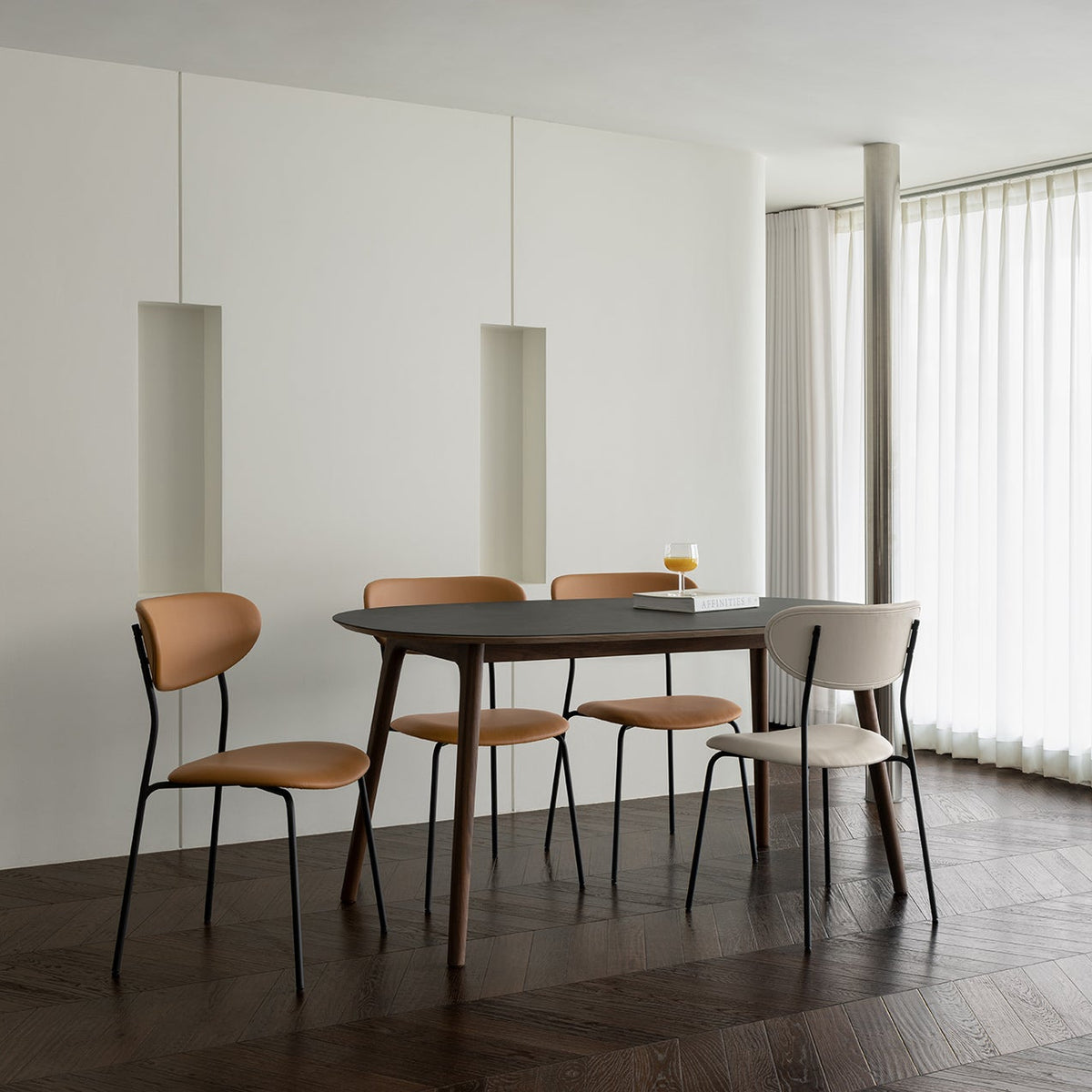 flat point・VOLINI Leather Chair 皮革餐椅