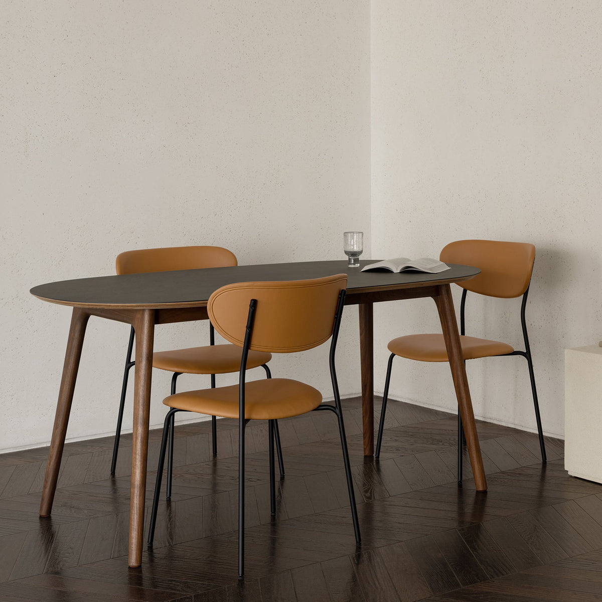 flat point・VOLINI Leather Chair 皮革餐椅