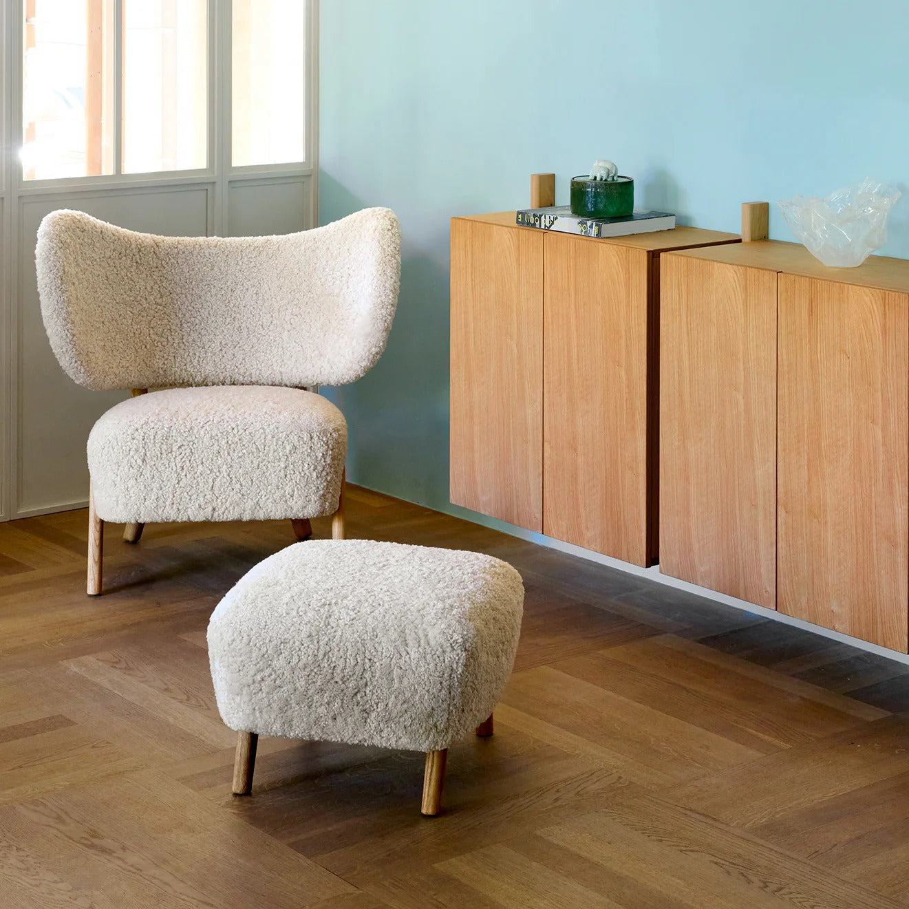 Mazo・TMBO Lounge Chair with Pouf 主人椅與腳凳組